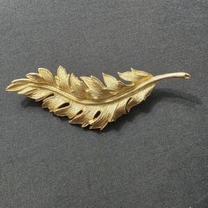 Estate - Gold Tone - Signed Leaf Design Brooch - Item 269